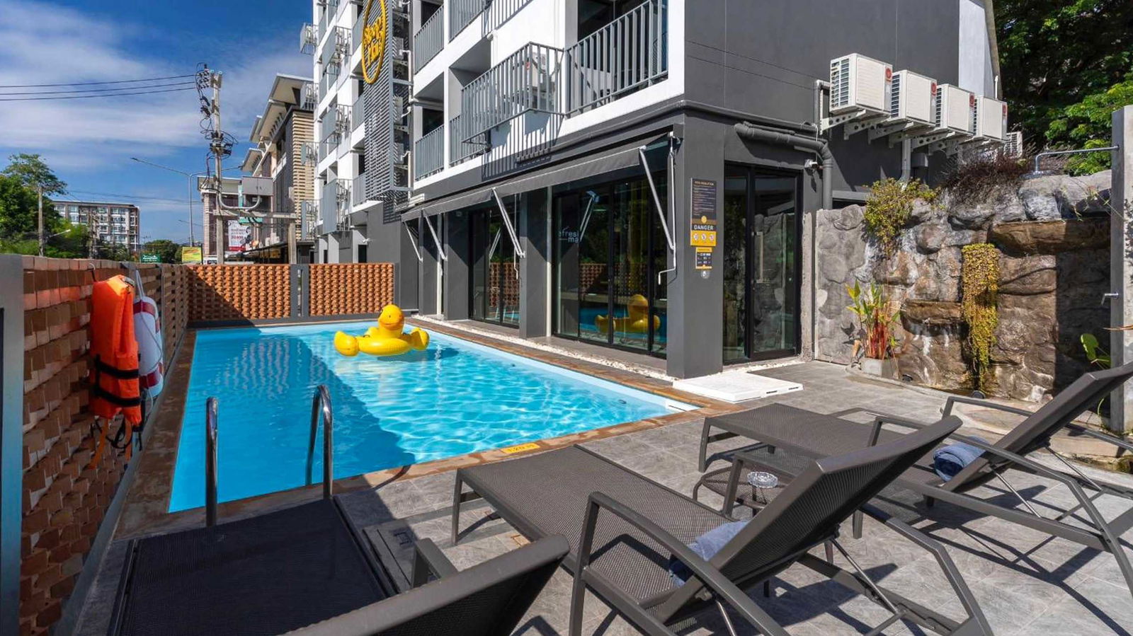 Hotel For Sale in Mueang Chiang Mai, Chiang Mai, Thailand - ID: PC-CMSM1