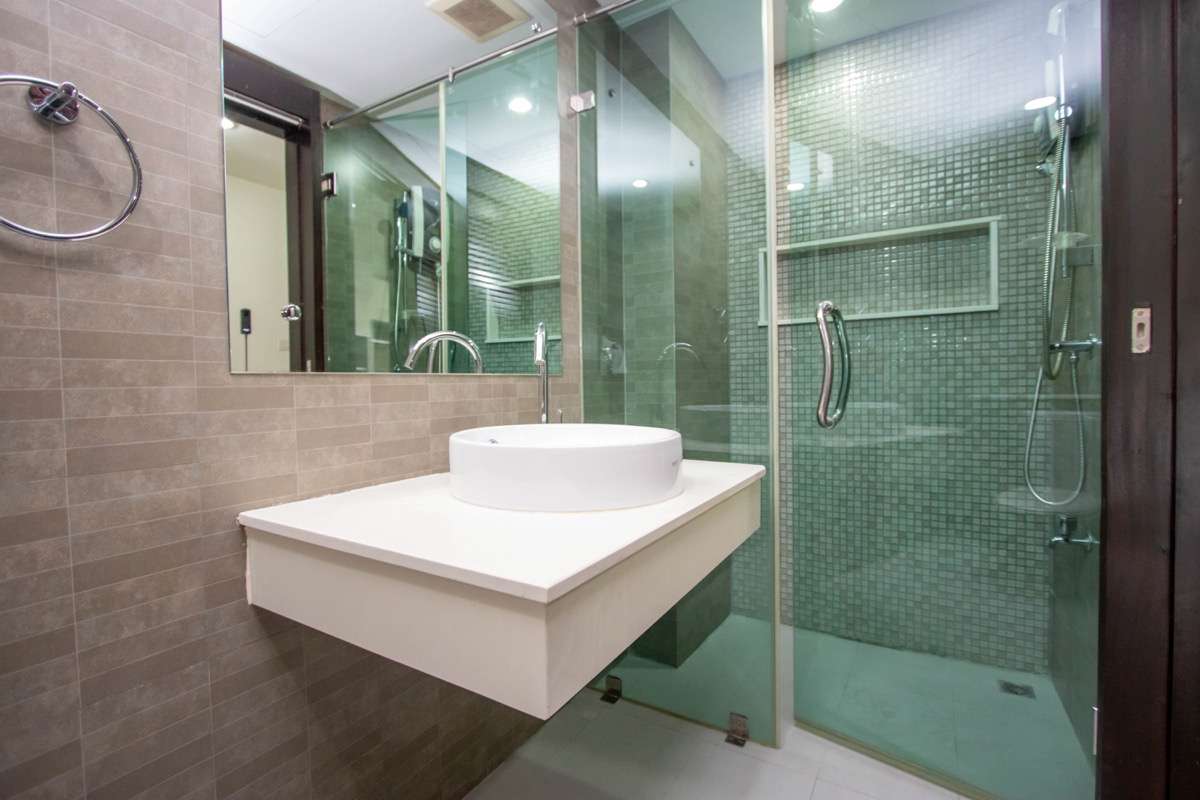 Great Location! Rawee Waree Condo for Sale : Nimmanhaemin