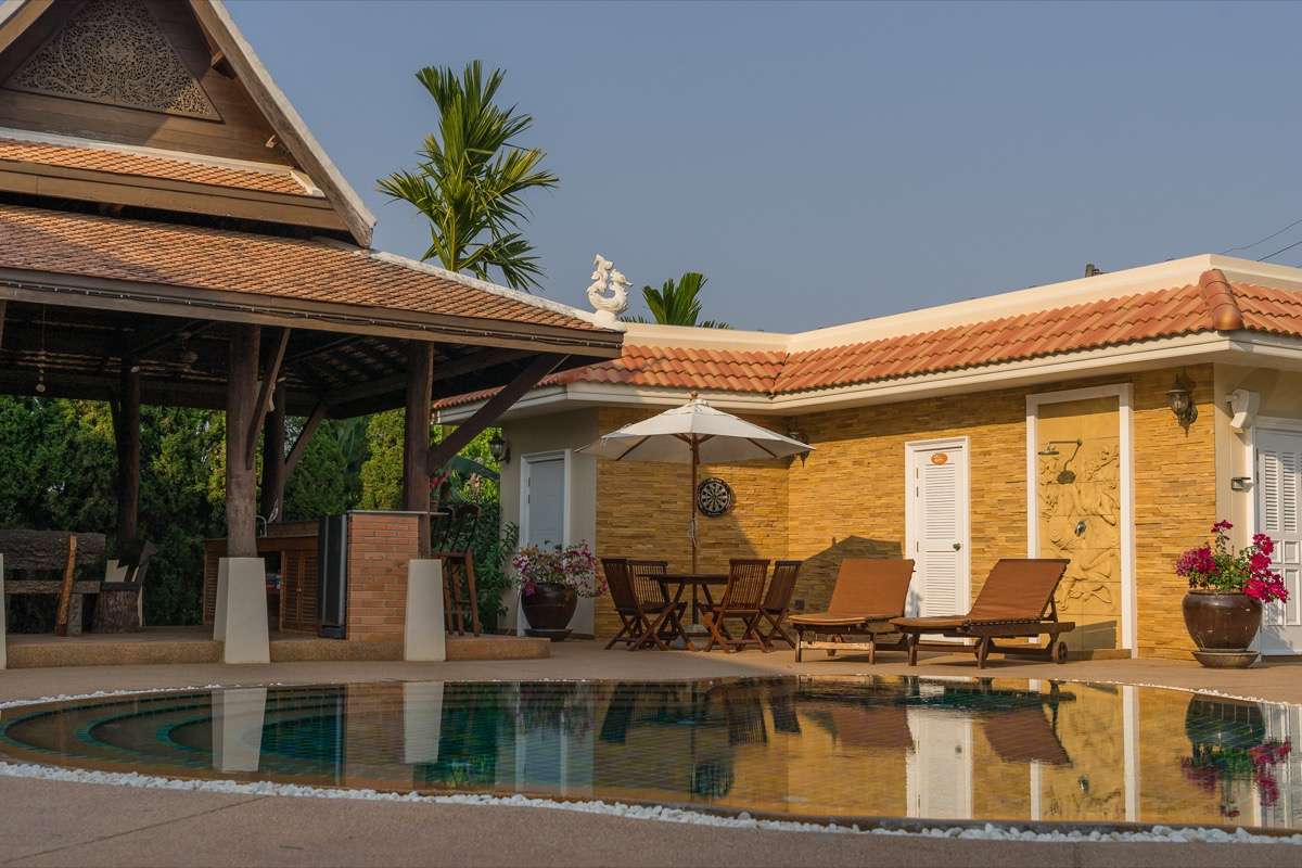 Beautiful Saraphi Family Estate – Luxury Living with Extensive Gardens, Guest House & Private Pool