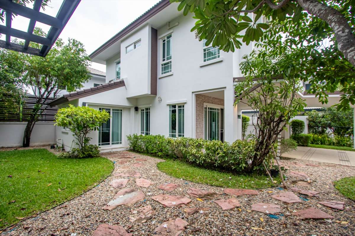 Attractively furnished 4 Bedroom House at Siwalee San Kamphaeng