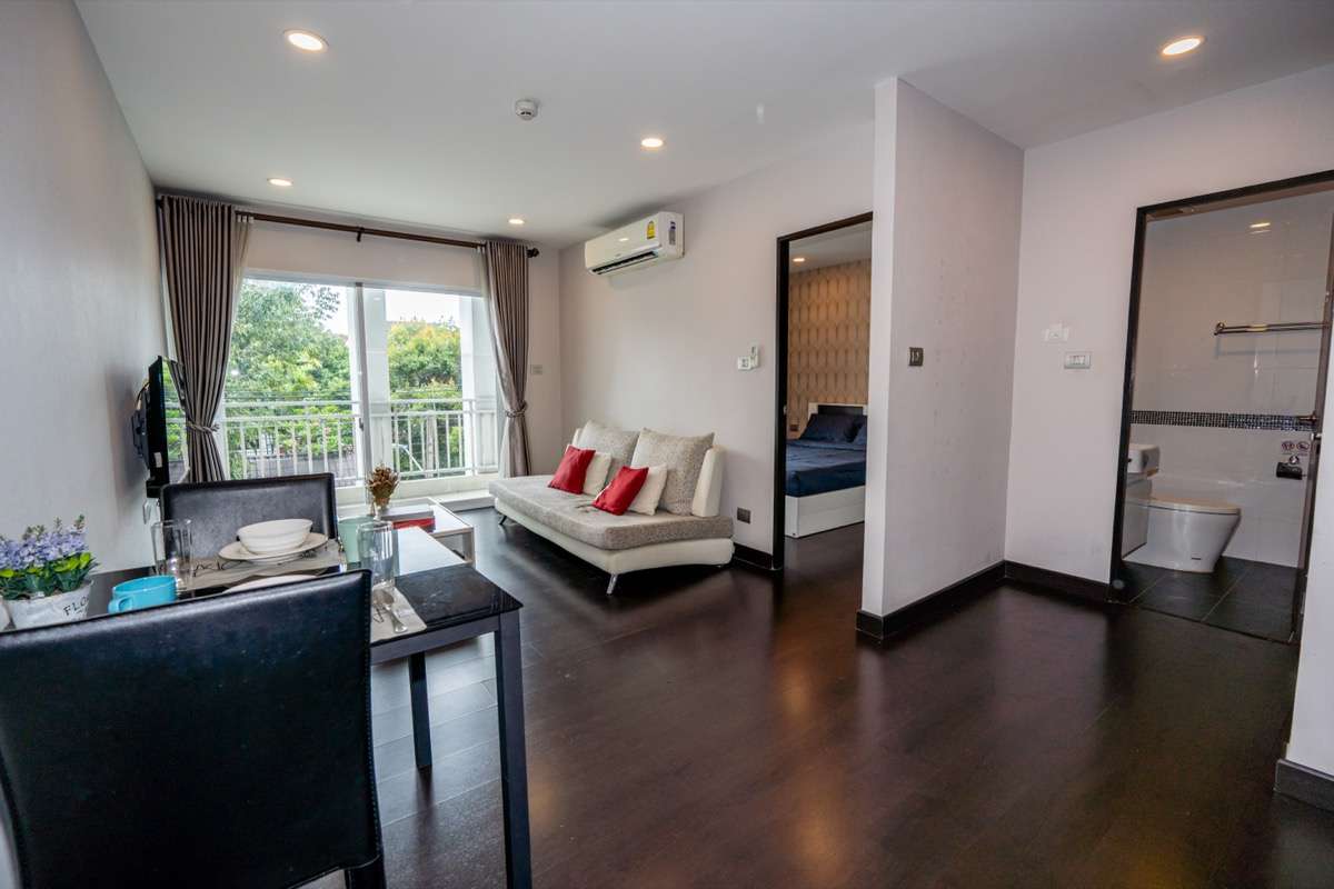 Priced to Sell! Check out this potential investment Condo!