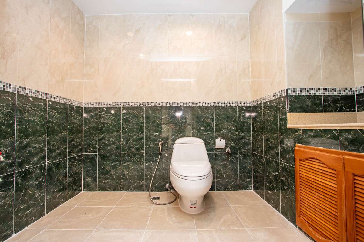 137.98 Sq.m Condo for Sale at Riverside Condominium
