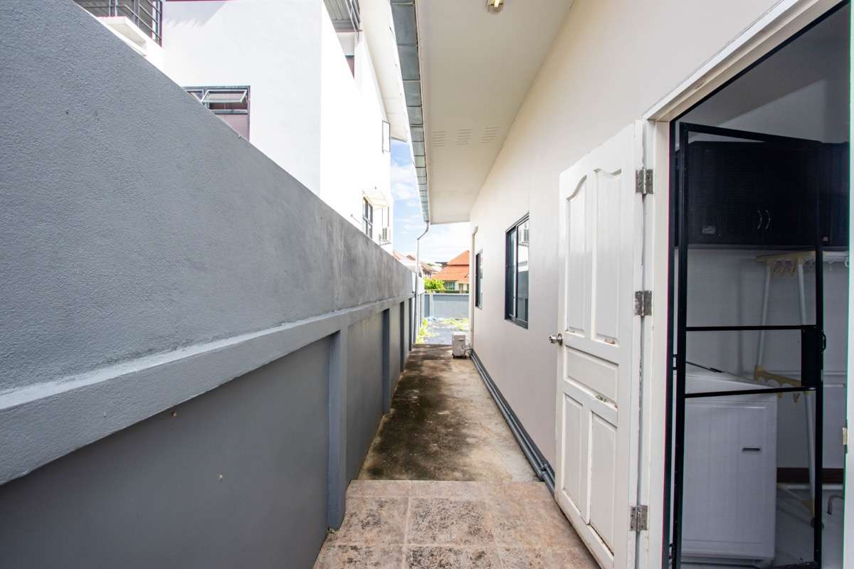 3-Bedroom House for Sale in Royal View Village, Hang Dong
