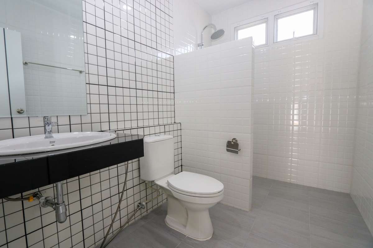 3 Bedroom Single-Storey House For Sale
