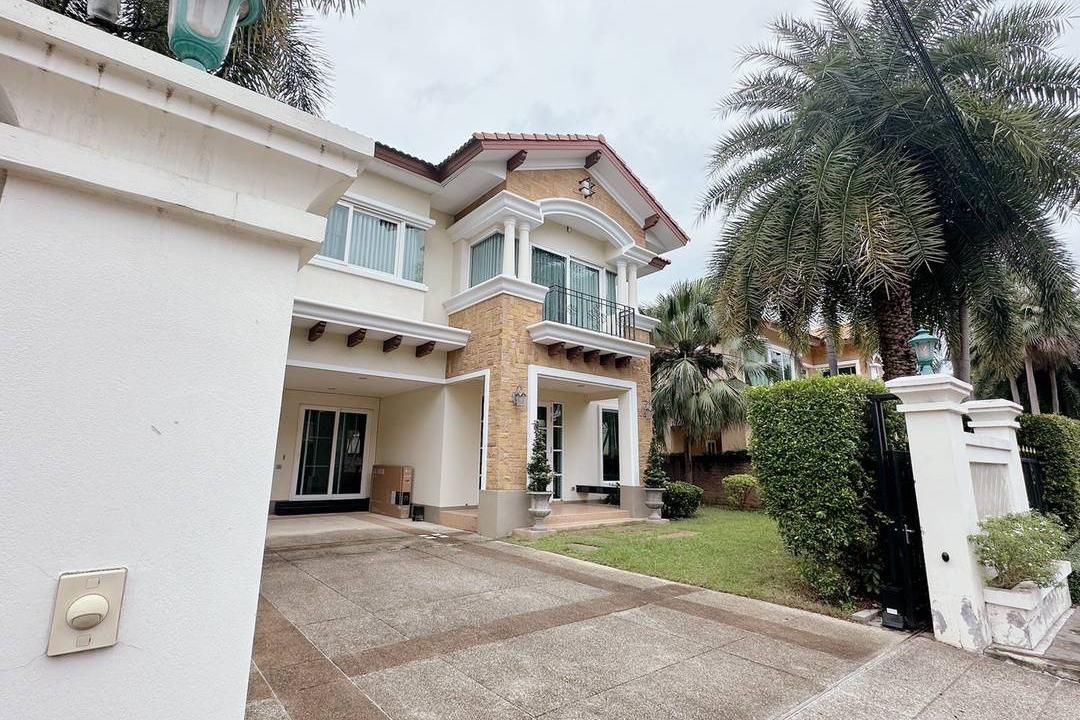 Classic Home in Laddarom Elegance, Prime Chiang Mai Location