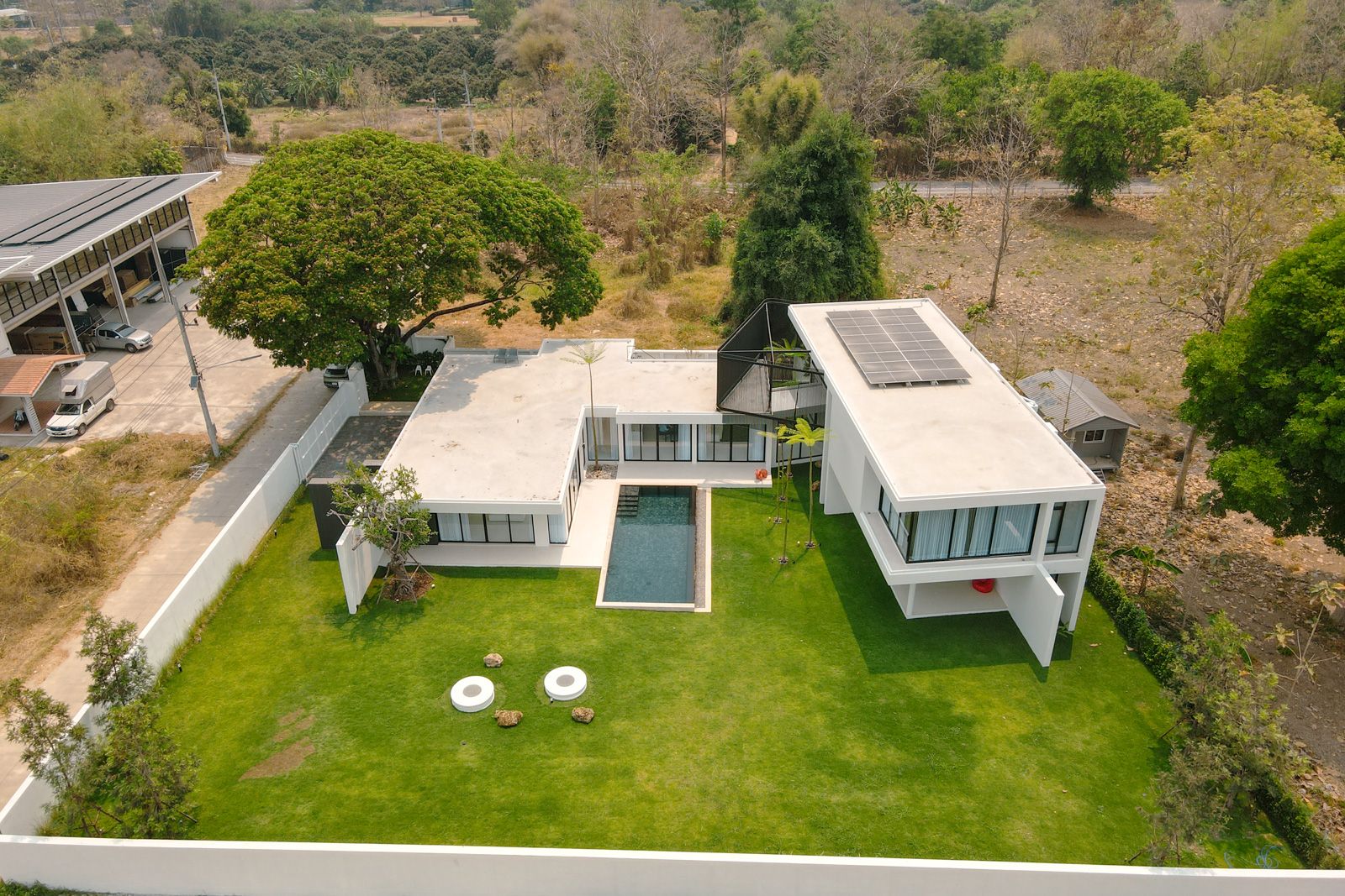Modern Luxury Pool Villa with Panoramic Doi Suthep Views