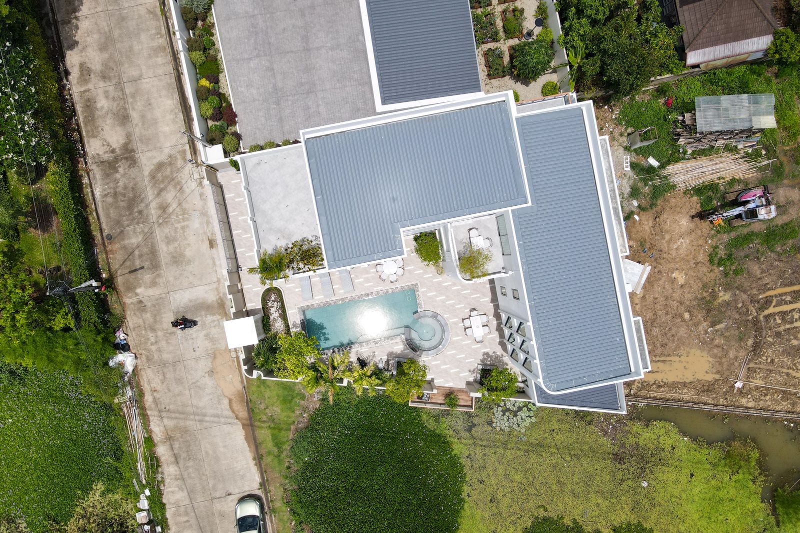 Exquisite New 3-Story Residence: Prime Chiang Mai Location & High-End Finishes
