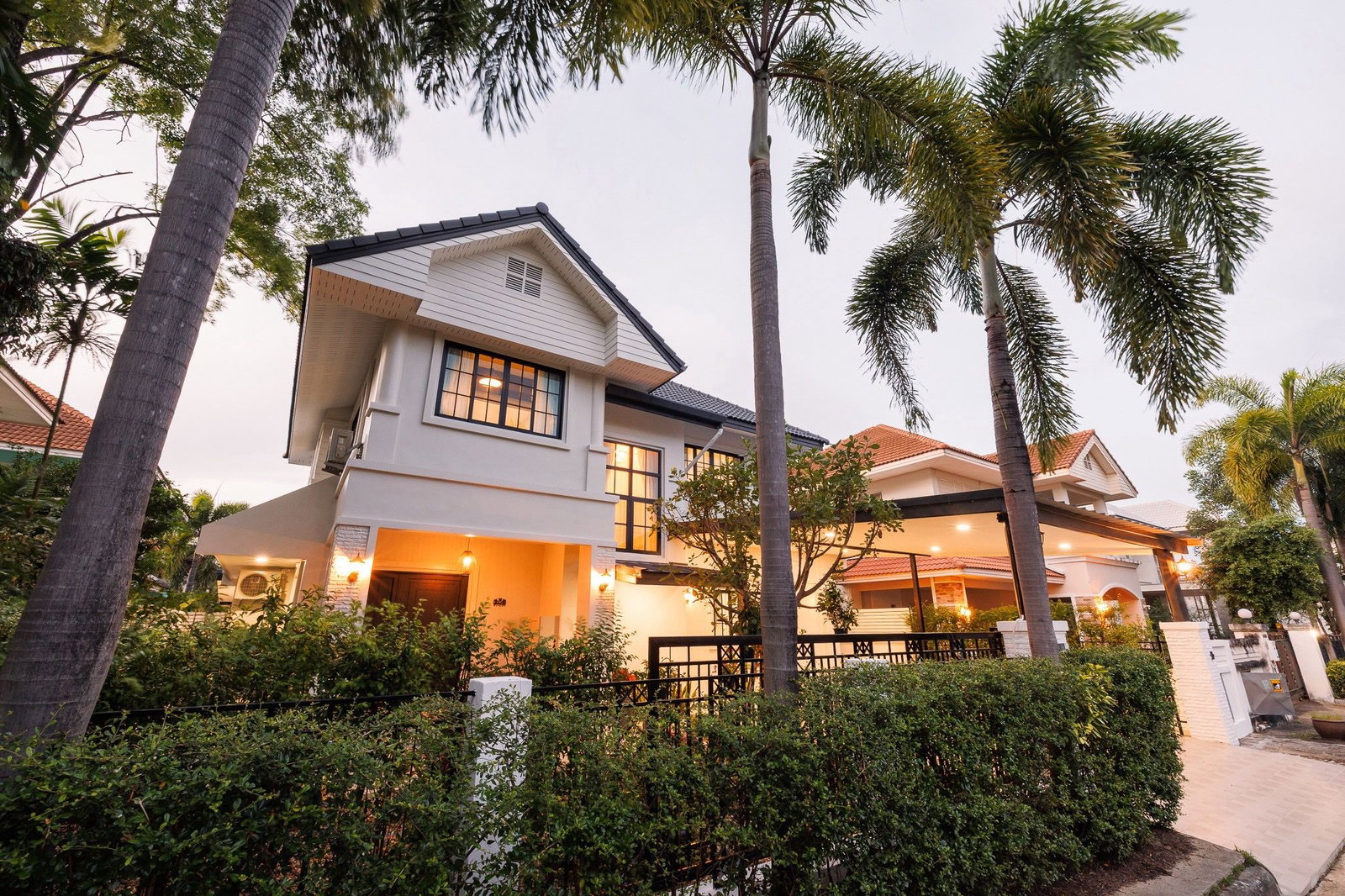 Luxury 5-Bed Renovated Home: Brand New Modern Finishes