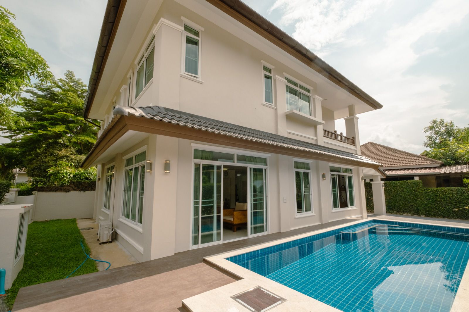 4 Bedroom Pool Villa in Wang Tan Hang Dong