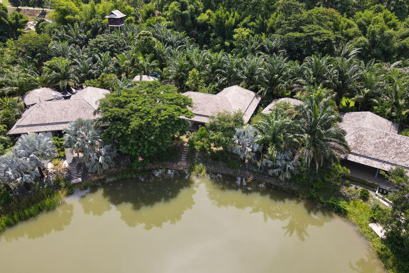 2 Bedroom Lakeside Villa with Guesthouse in Mae Rim