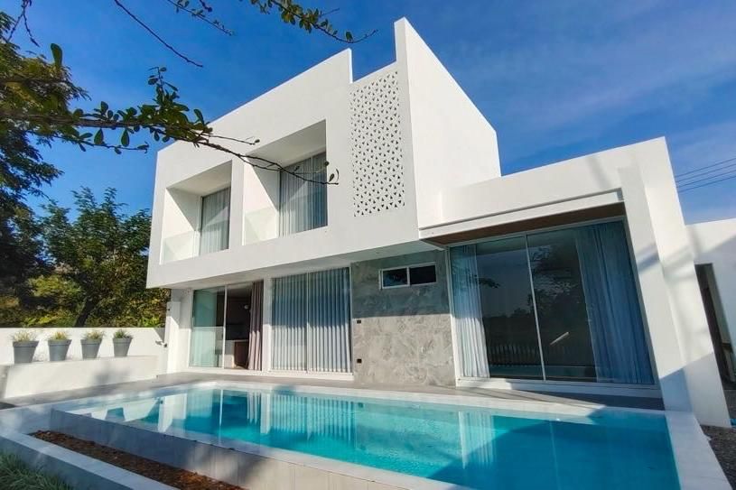 Doi Saket 3-Bedroom Luxury: Modern Pool Villa with Mountain Views