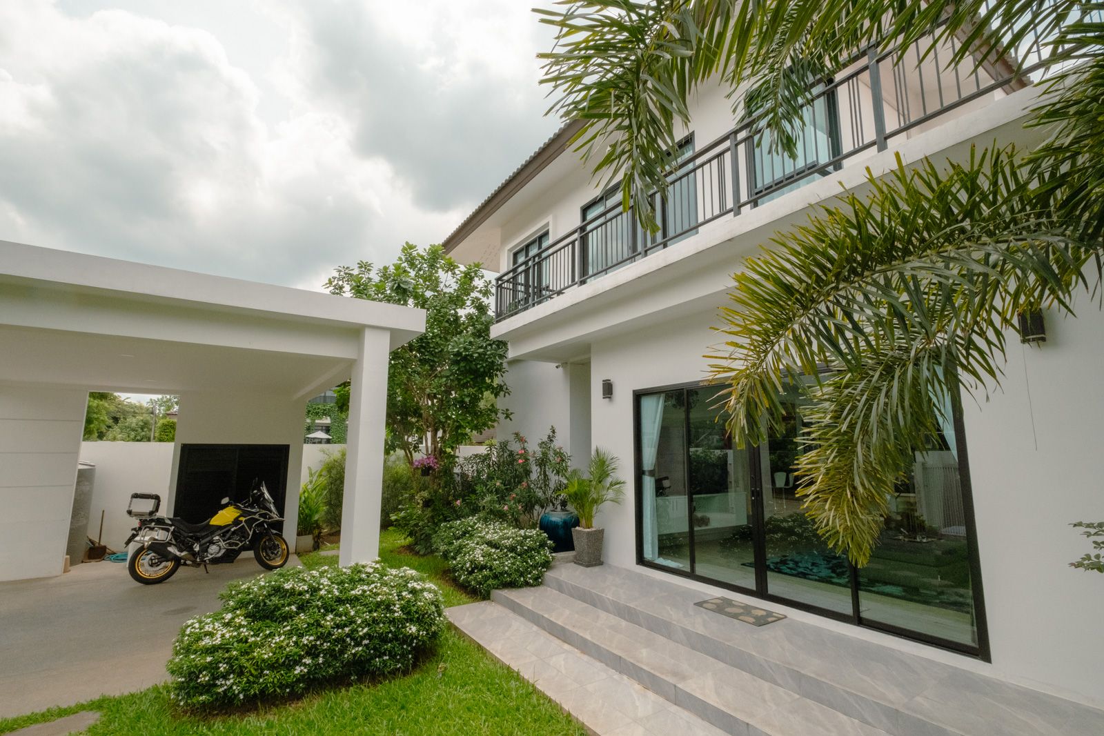 4 Bedroom Modern Pool Villa in Wang Tan