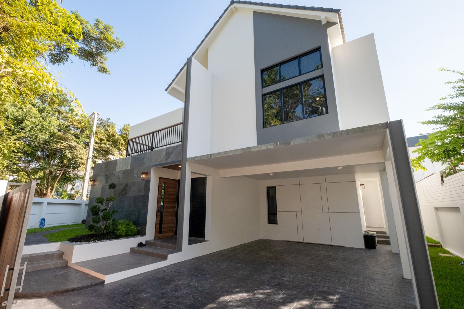 Modern 4-Bedroom Luxury Villa with Private Saltwater Pool, Wang Tan