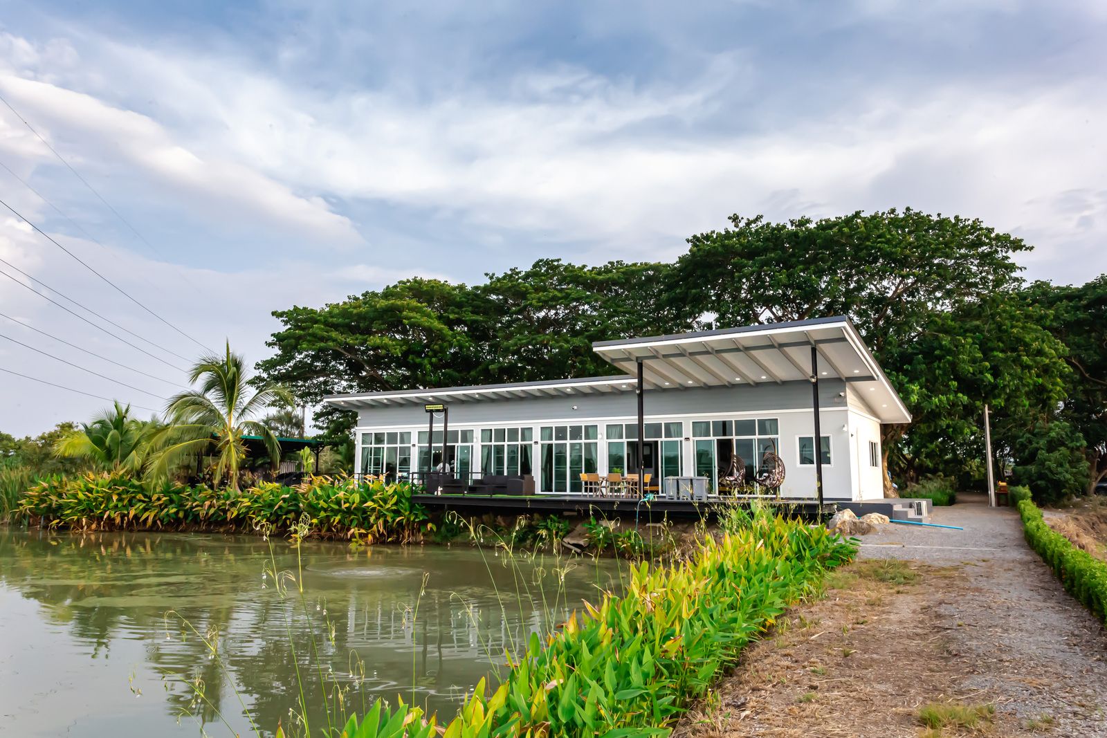 3-Bedroom Lakeside House in San Pa Tong