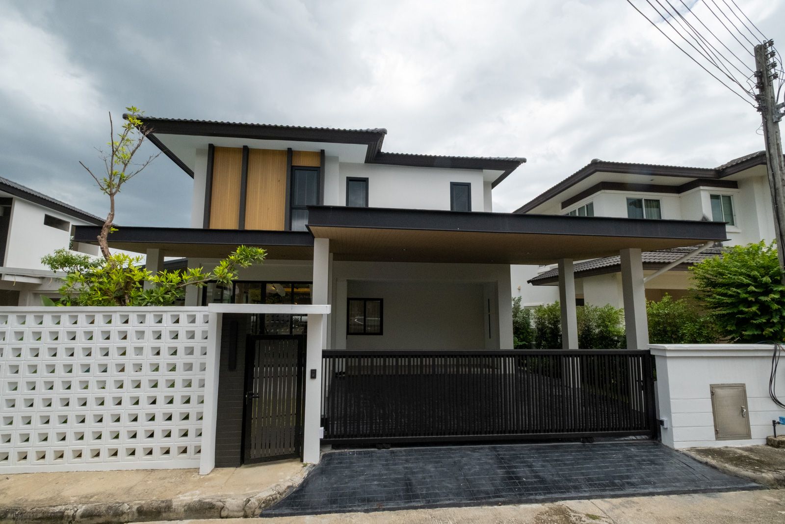 Newly Renovated 4-Bedroom Home with Private Pool & Top Amenities