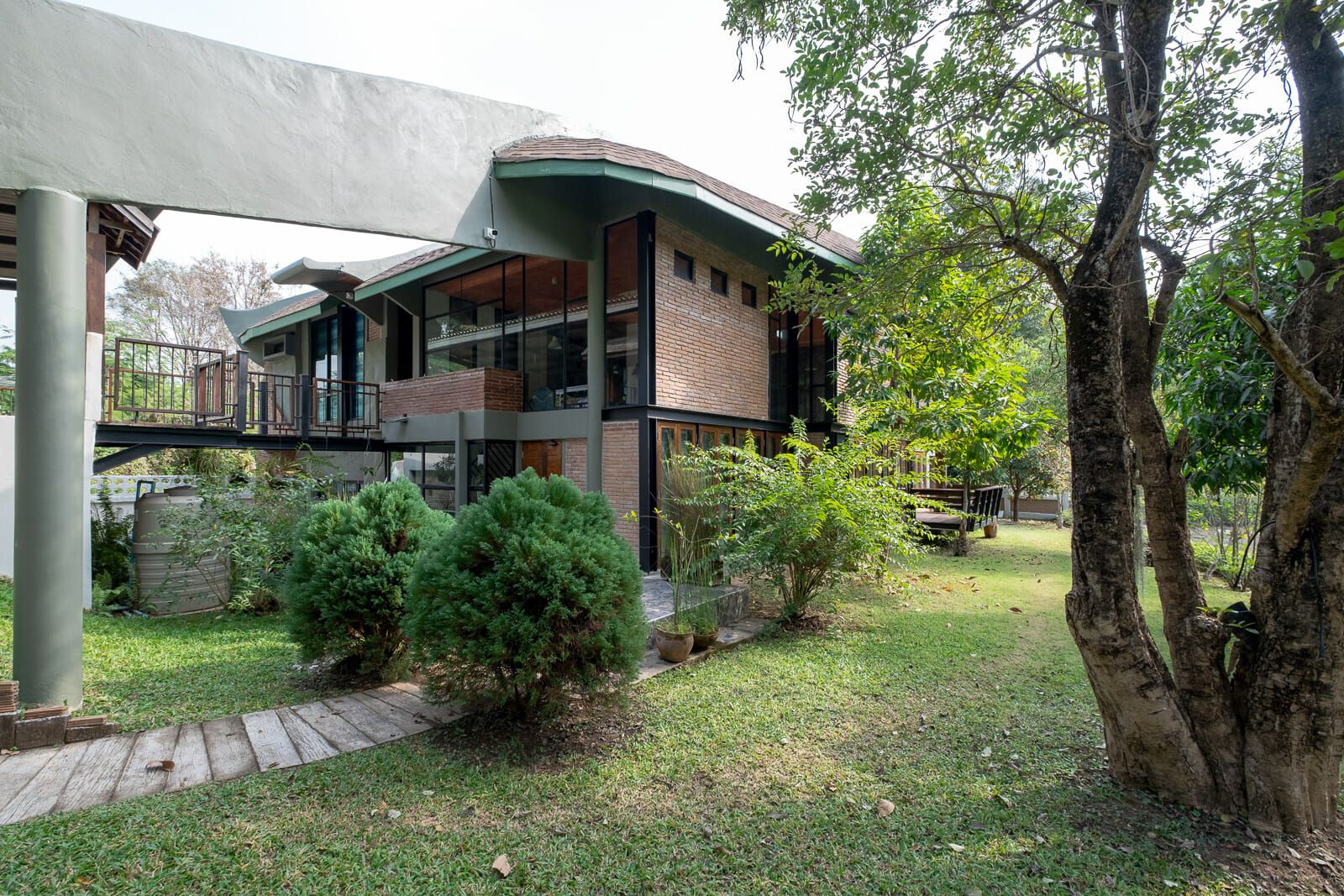 Designer 3 Bedroom Lakeside in Hang Dong