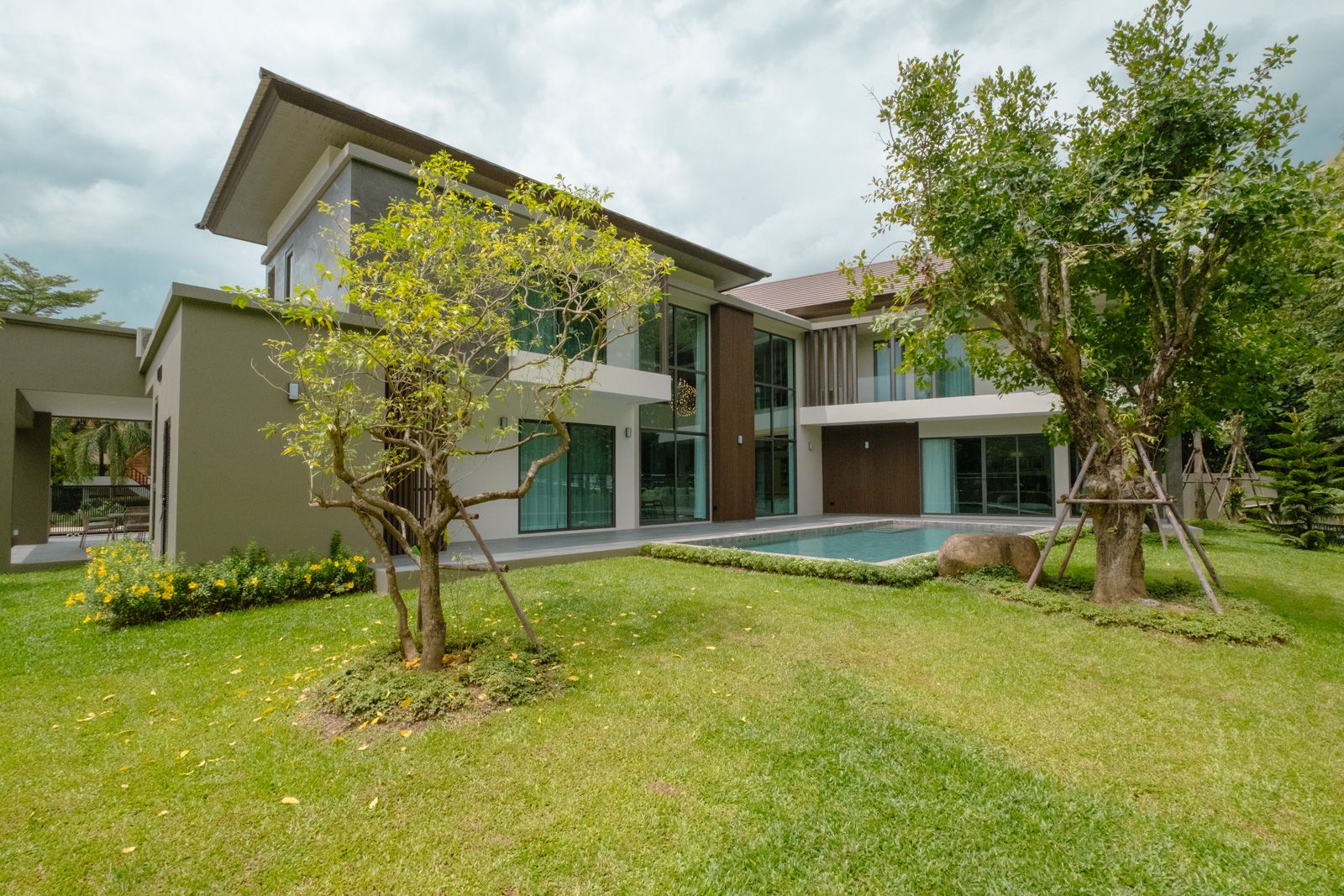 Modern 4-Bedroom Pool Villa in Prestigious Summit Green Valley, Mae Rim