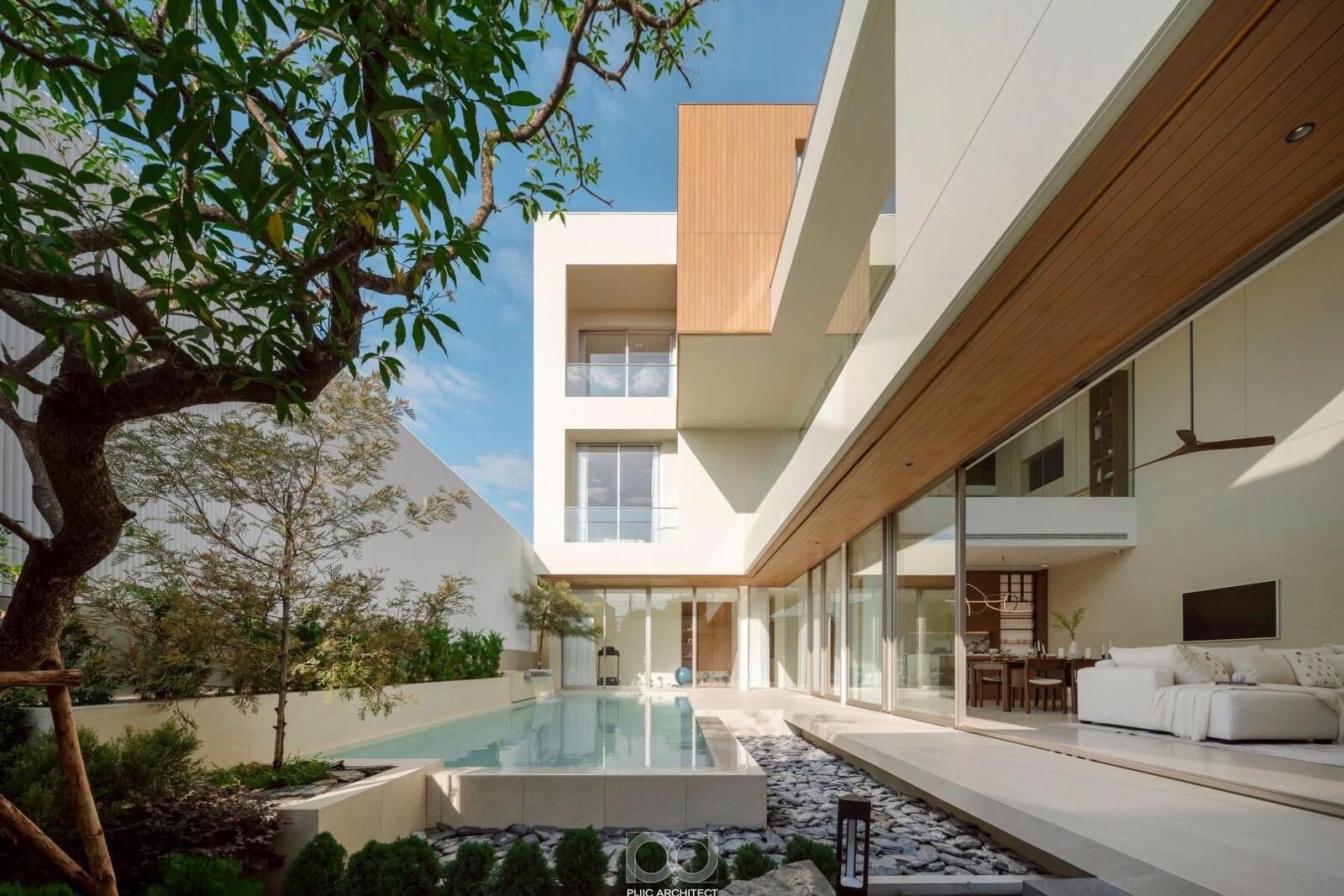 High-End Three-Level Executive Villa with Sky Lounge and Rooftop Terrace