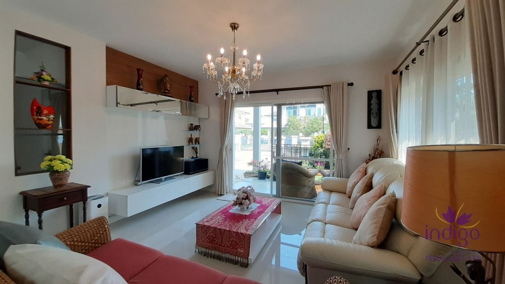 Well maintained 3 bedroom house for sale in a peaceful community near Meechok Plaza and Mae Jo University.