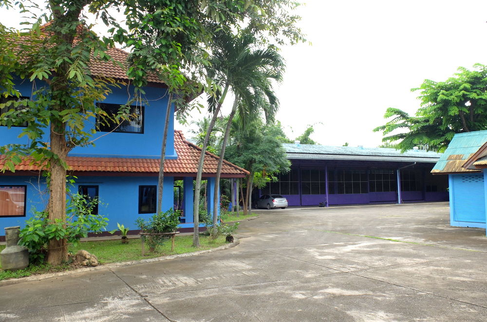 Showroom and Warehouse For Sale Super Highway Saraphi Chiang Mai