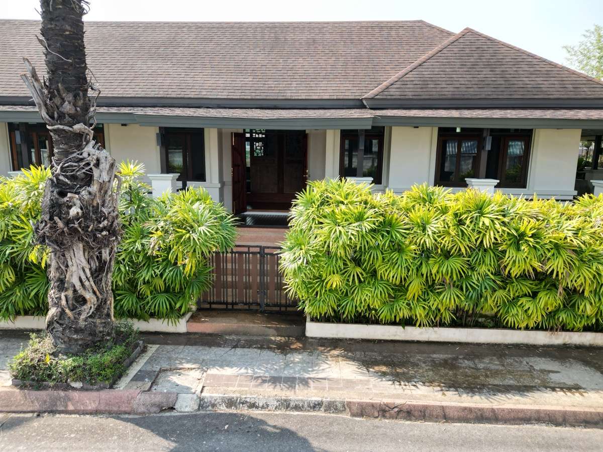 Lovely family style 3 bed house for sale : Koolpunt Ville 12 ‘The Castle’