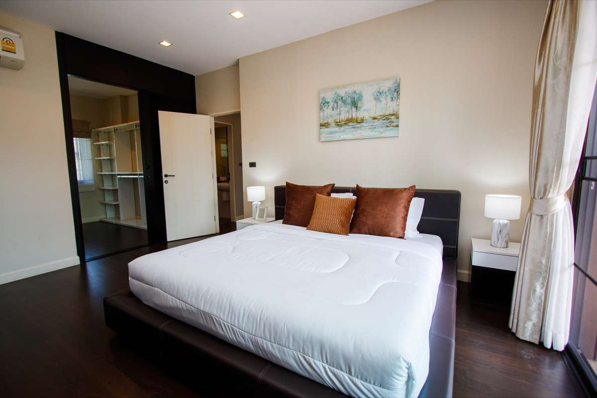 (Blue TITLE DEED Available for Foreign Buyers) 3 bedroom house for sale : Setthasiri San Sai