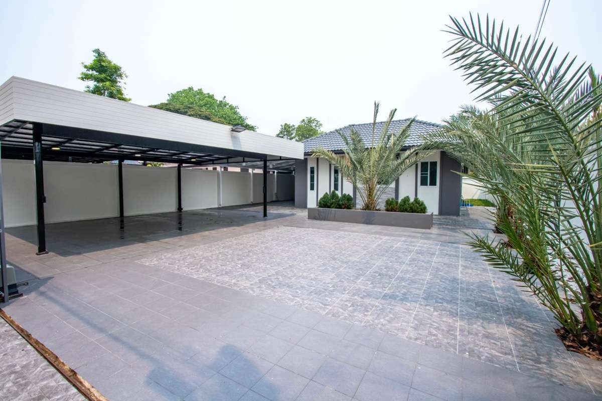 Single-Storey 3-Bedroom House with Private Indoor Pool for Sale in Ban Wang Tan