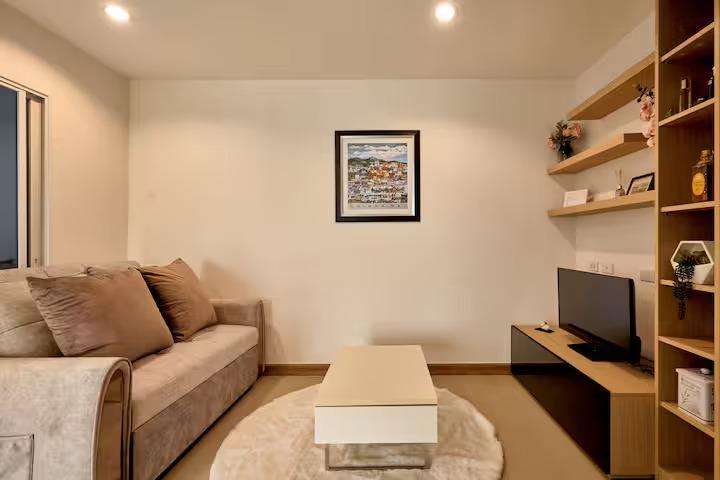 Stylish 1-Bedroom Condo in Chang Phueak Near Maya Shopping Mall