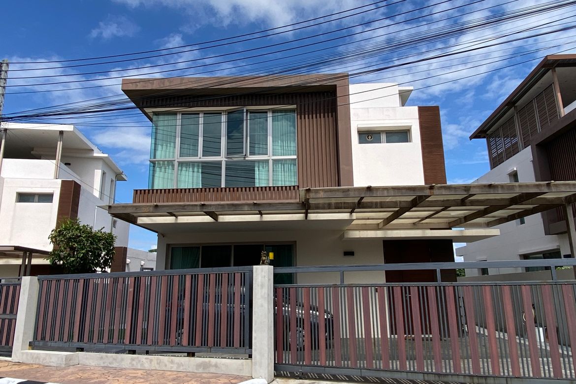 4 Bed modern house for sale in Hang Dong Chiang Mai