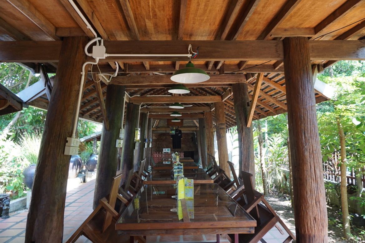 A wooden house in Nam Phrae for sale in Chiang Mai