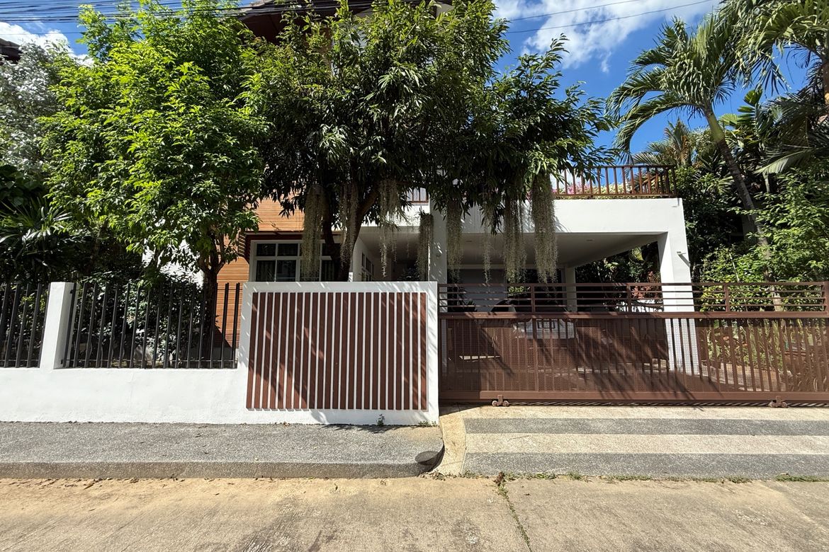 Spacious 4 bed 5 bath family home for sale in Muang Chiang Mai