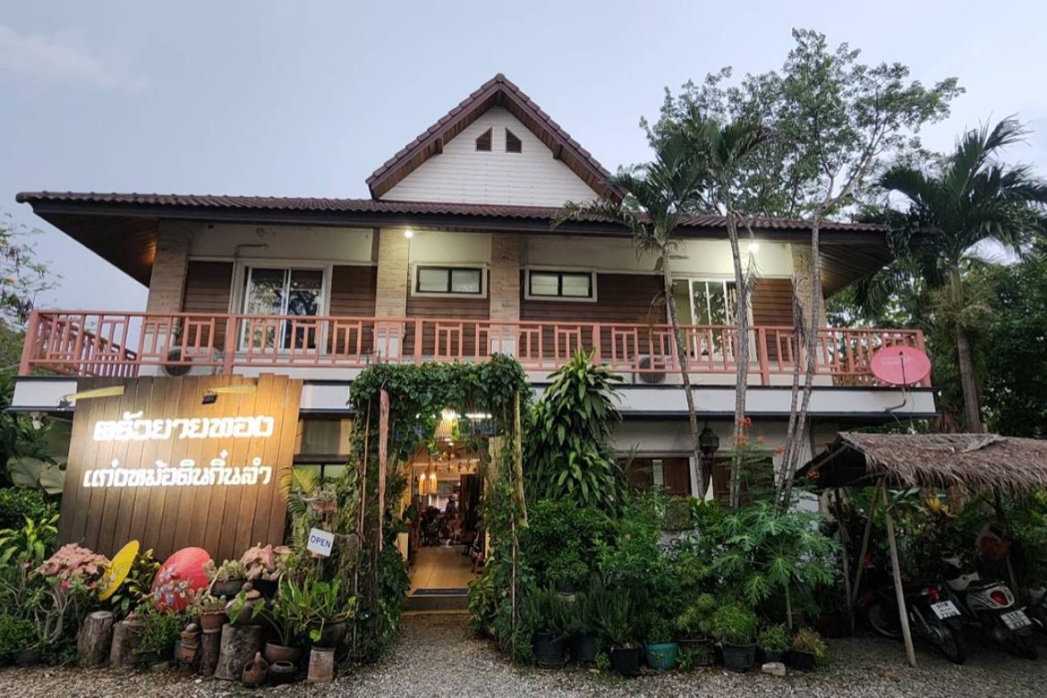 A large fishing park with restaurant for sale in Saraphi, Chiang Mai