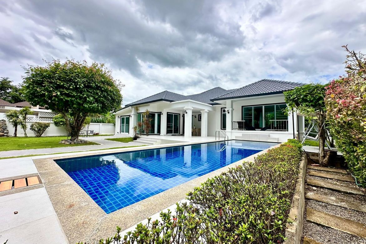 A modern pool villa for sale in Hang Dong, Chiang Mai