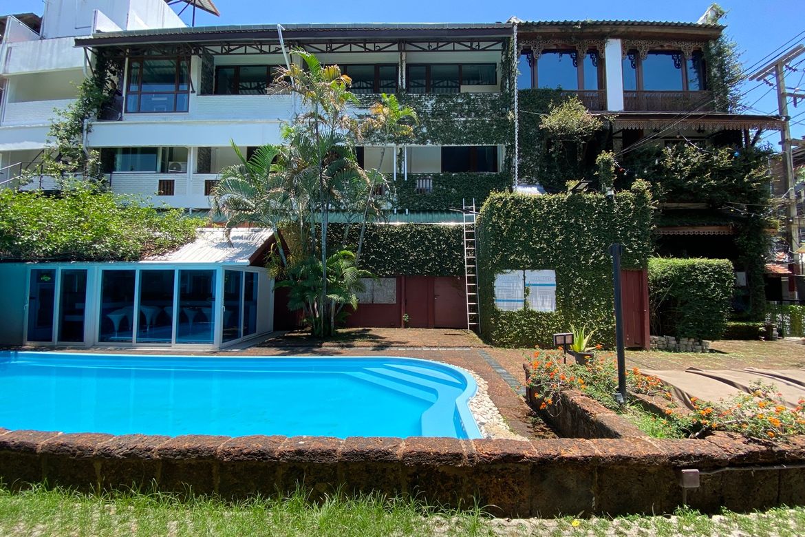 26 rooms hotel and 22 rooms mansion for sale in Muang Chiang Mai