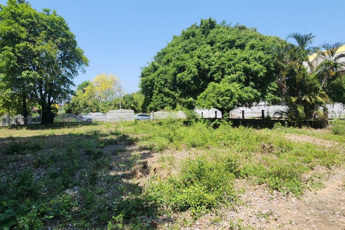 Large plot for sale with a house close to Chiang Mai Airport, Chiang Mai