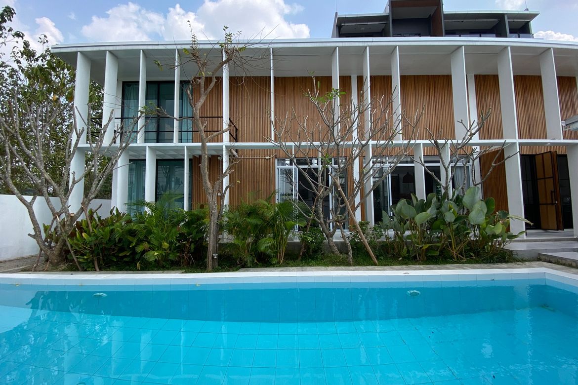 Modern house with 4 bed and private pool for rent or sale in Hang Dong, Chiang Mai